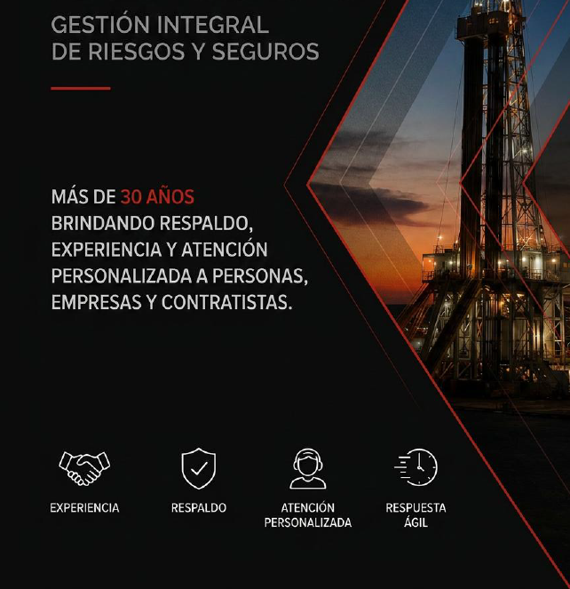 Operación industrial al atardecer